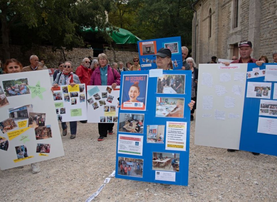 Les panneaux des équipes